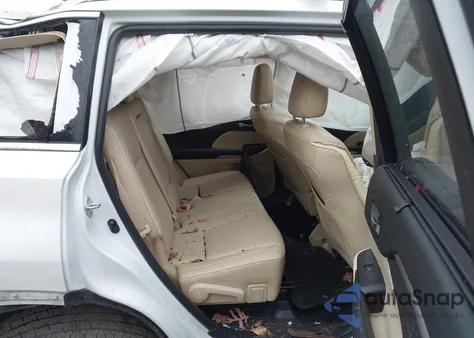 2019 Toyota Highlander Xle from USA, damaged, VIN 5TDJZRFH4KS576511